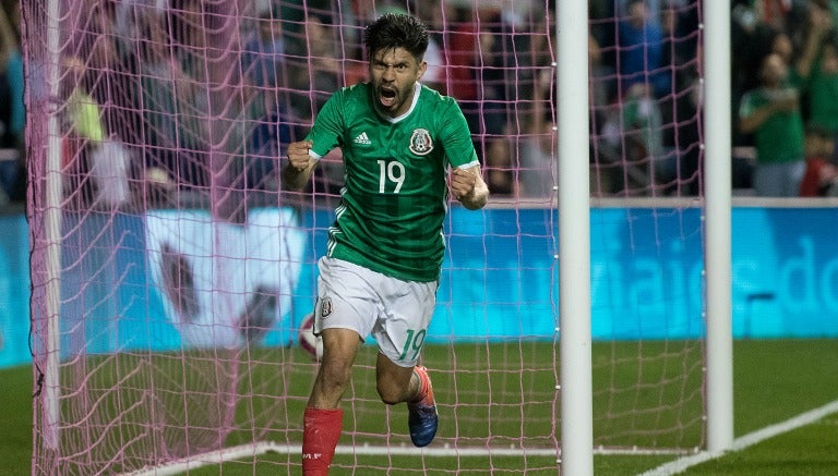 Oribe Peralta festeja su gol contra Panamá