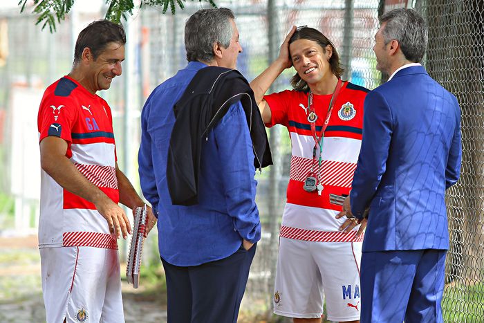 Almeyda platica con Jorge Vergara en Verde Valle