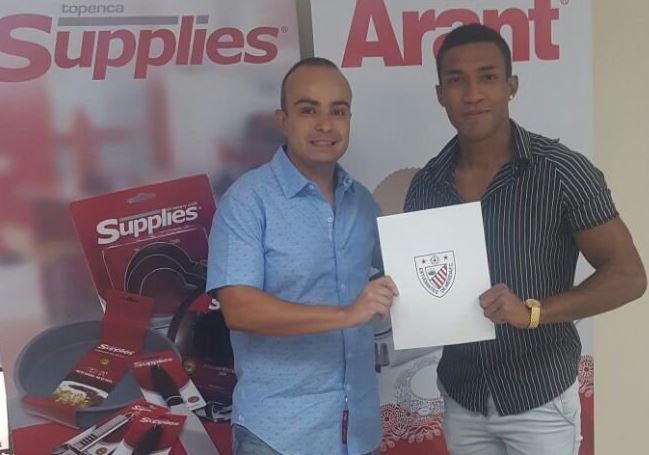 Luz Lorenzo tras firma su contrato con el Estudiantes de Mérida