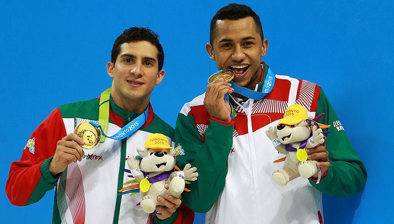 Jahir presume el Oro que ganó en Toronto 2015