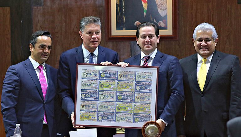 Ricardo Peláez, durante sorteo de la Lotería Nacional