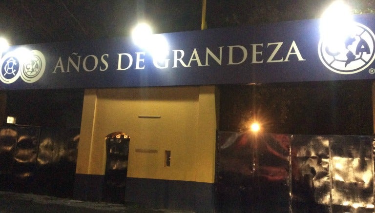 Así luce la fachada de Coapa con motivo del Centenario