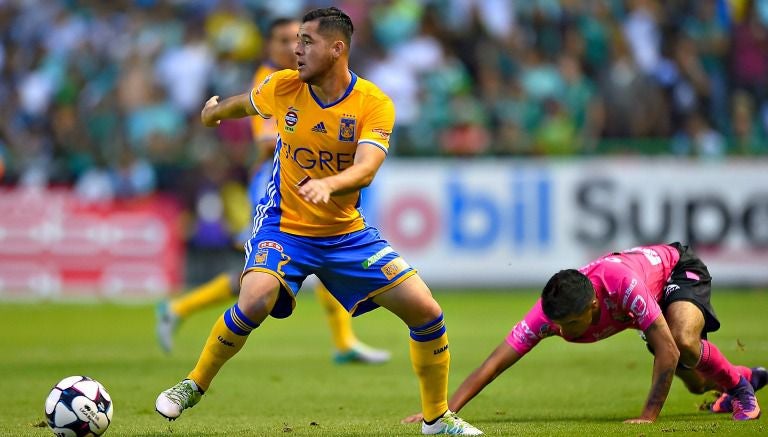 Israel Jimenez durante un encuentro con Tigres