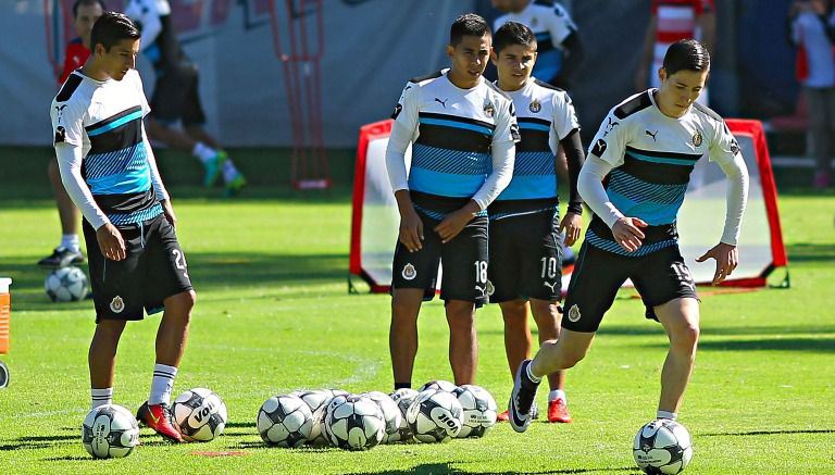 Jugadores de las Chivas en un entrenamiento