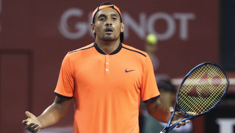 Kyrgios se lamenta durante un partido