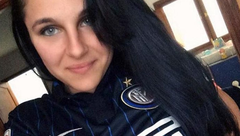 Ivana Icardi posando con playera del Inter