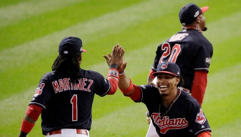 Los jugadores de los Indios celebrando la victoria frente a Toronto