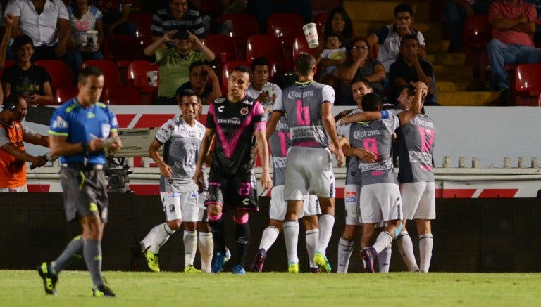 Los jugadores de León celebrando el gol de la victoria