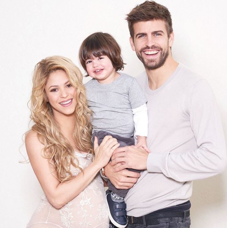 Shakira embarazada de Sasha posa junto a Milan y Piqué