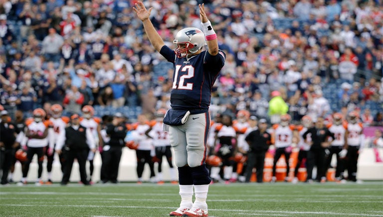 Tom Brady animando a su equipo