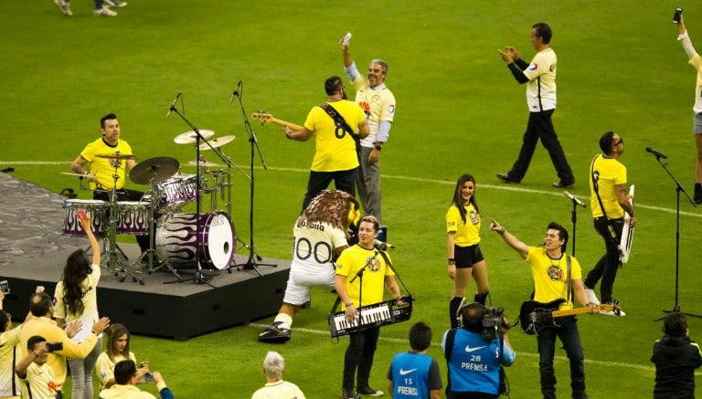 El grupo Matute interpreta la canción por el centenario de América