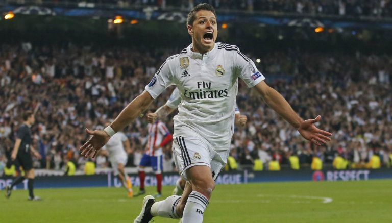 Chicharito festeja una anotación con el Real Madrid