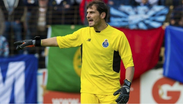 Iker Casillas durante un partido con el Porto