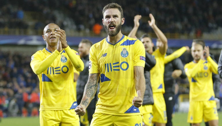 Miguel Layún festeja victoria del Porto