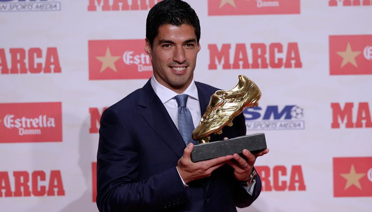 Luis Suárez presume la Bota de Oro 2015-2016