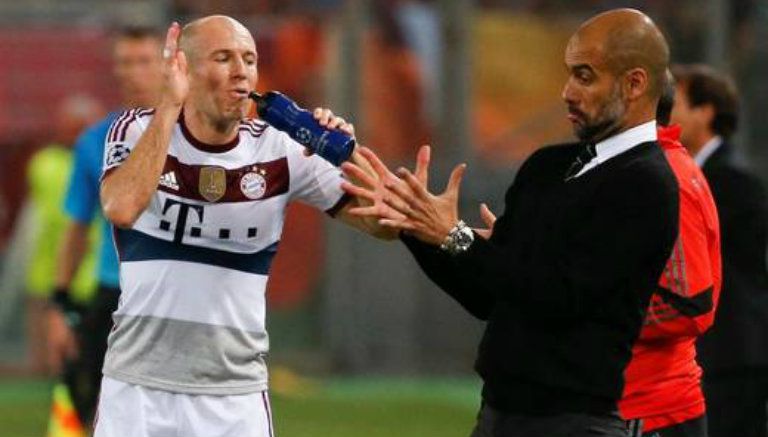 Guardiola y Robben durante un partido del Bayern Munich