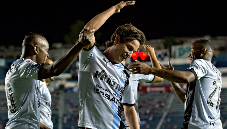 Fierro celebra un gol en el Estadio Azul