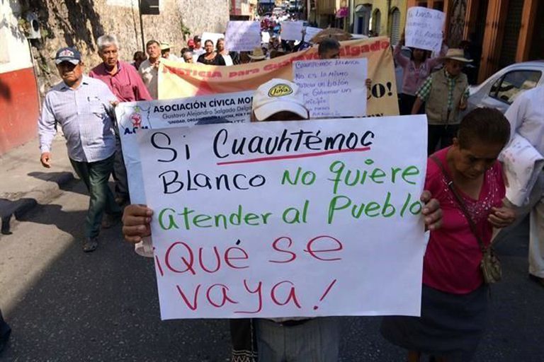 Pancarta en contra de las medidas de Cuauhtémoc Blanco