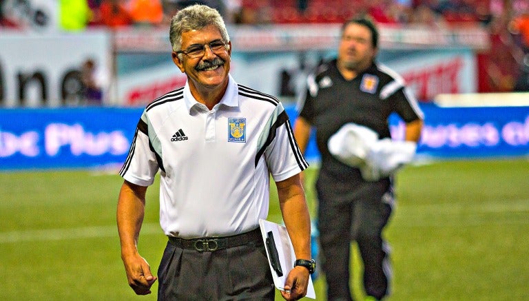 Tuca Ferretti durante un partido con los Tigres