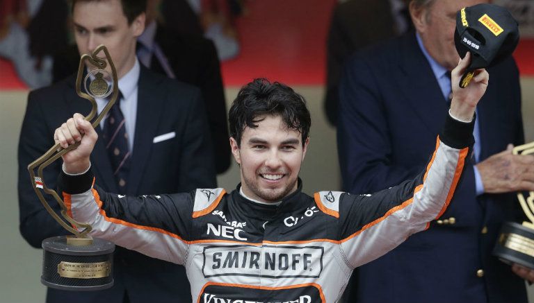 Checo Pérez festeja un tercer lugar en el podio