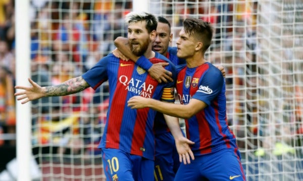 Lionel Messi celebra uno de sus tantos en Mestalla