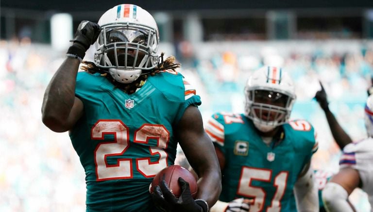 Jay Ajayi celebra un touchdown en el juego contra Bills 