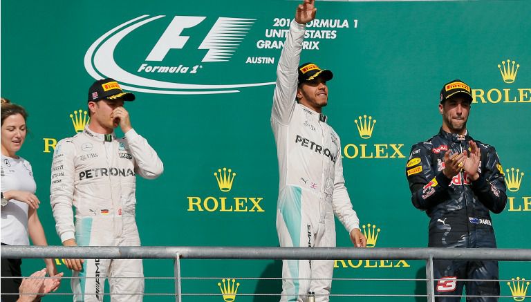 Hamilton celebra tras su triunfo en Austin