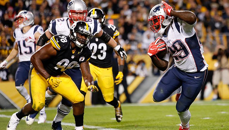 LeGarrette Blount se escapa de un tacleada contra Acereros