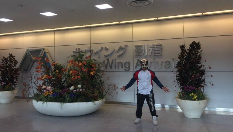 Dinastía posa en el aeropuerto de Tokio