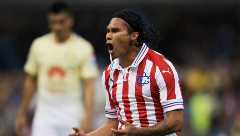 Carlos Peña celebra su gol frente al América en el Apertura 2016