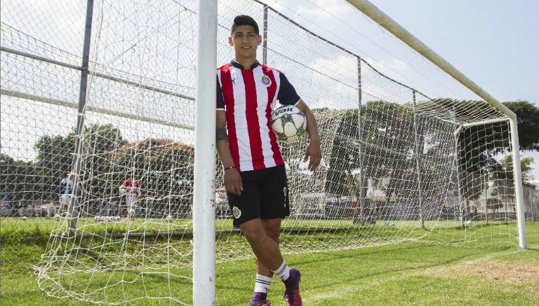 Alan Pulido posa previo al Clásico Nacional de Copa Corona MX