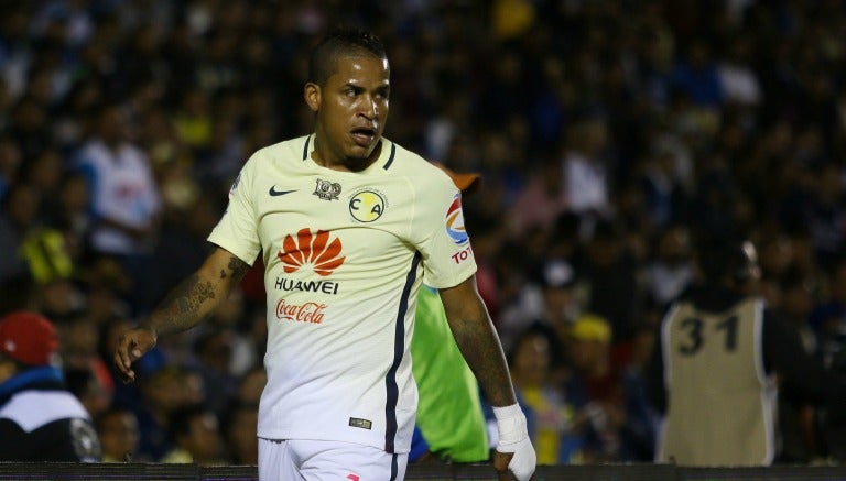 Michael Arroyo en un partido del América