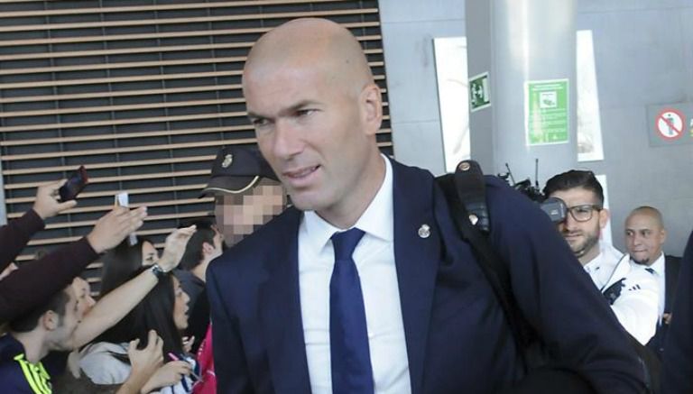 Zinedine Zidane a su llegada al aeropuerto