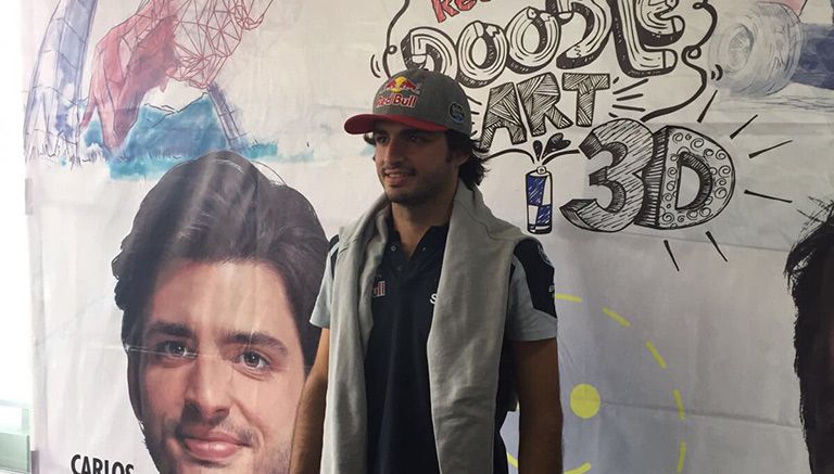 Carlos Sainz fue juez del concurso doodle art 3D en la UNAM