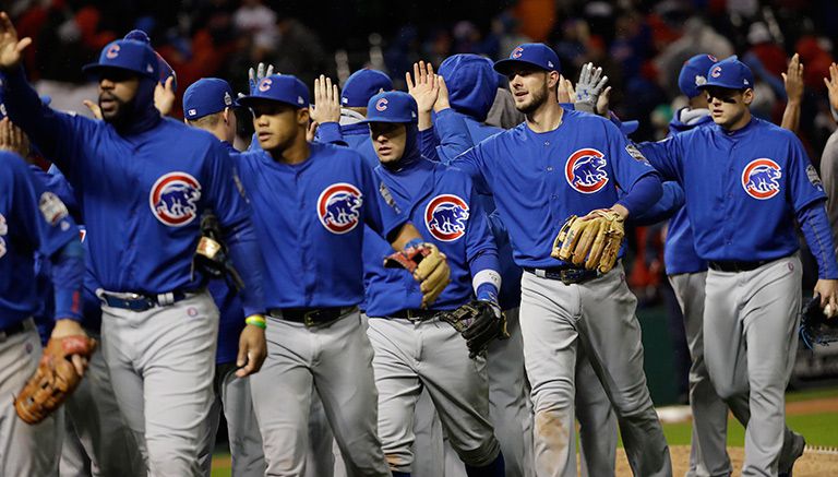 Los jugadores de Chicago festejan tras vencer a Cleveland