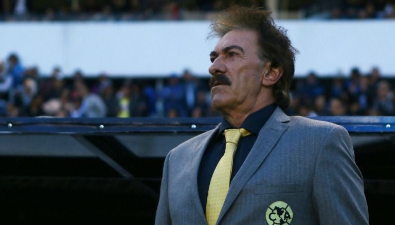 La Volpe durante un partido al frente del América