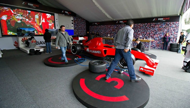 Un auto real de F1 como parte de las atracciones del Fanzone