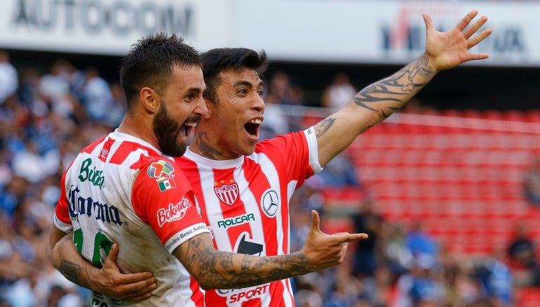 Luis Felipe Gallegos y Edson Puch en festejo de gol