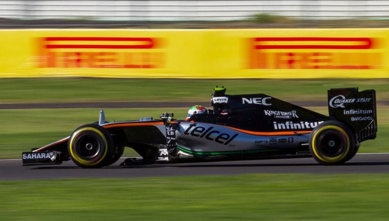 Sergio Pérez en su monoplaza en el Gran Premio de México