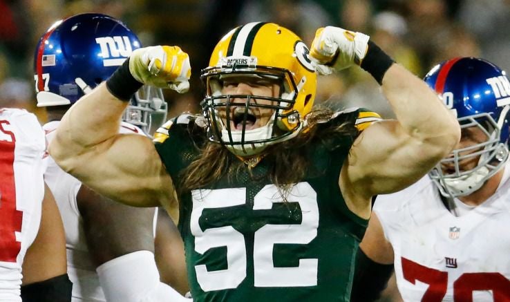 Clay Matthews festeja tras una jugada de Packers