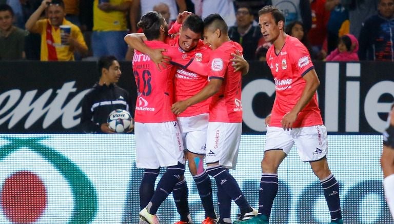 Jugadores de Morelia festejan el triunfo frente a Necaxa