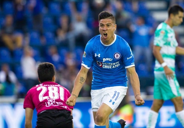 El Churry Cristaldo celebrando un gol que anotó frente a Santos