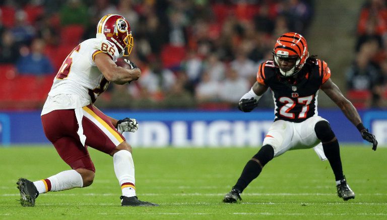 Dre Kirkpatrick intenta detener a Jordan Reed