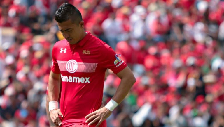 Uribe se lamenta durante el partido frente a Xolos