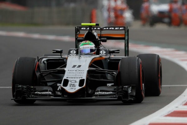 Checo Pérez durante las practicas del GP de México