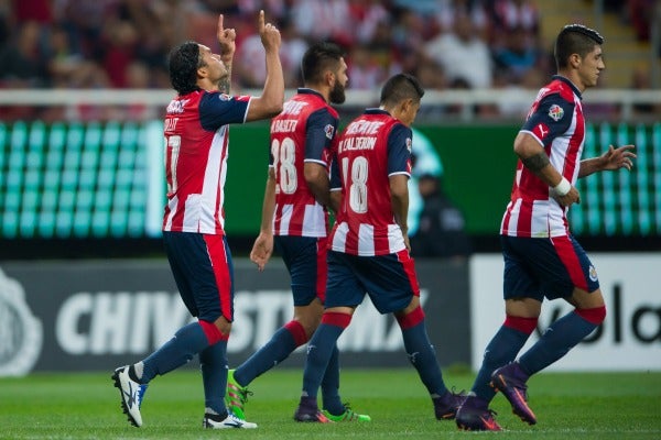 Carlos Peña celebra un gol frente a los Alebrijes de Oaxaca