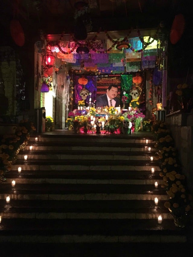 Así luce la tradicional ofrenda de Triple A