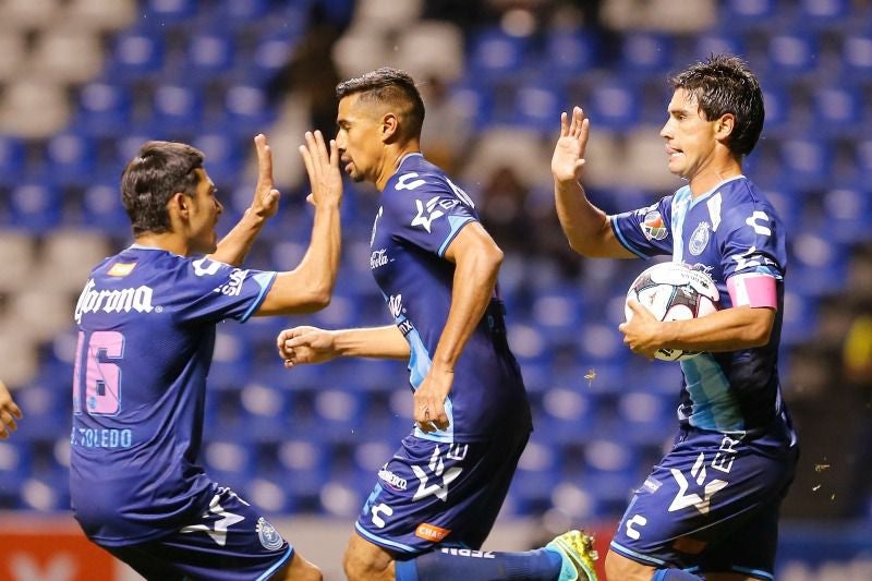 Jugadoes de Puebla celebran el acercarse a la Liguilla