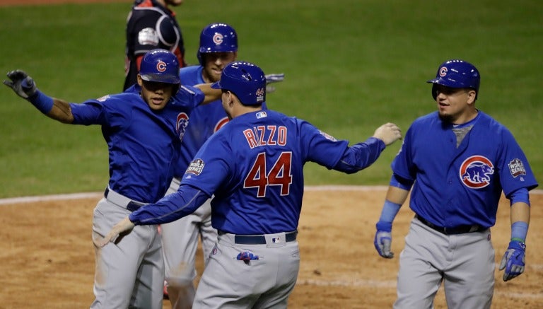 Jugadores de los Cachorros celebran el 'Grand Slam' en el Juego 6