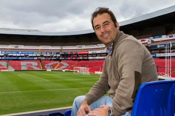 Beltrán regaló unos minutos a RÉCORD y posó en el estadio Corregidora